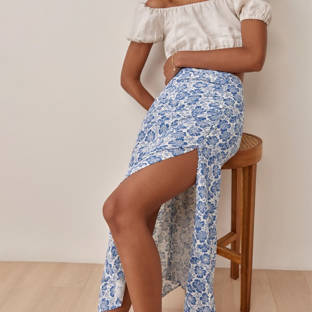 Reformation Grazie Skirt in Blue Floral w/ Slit, Size 6